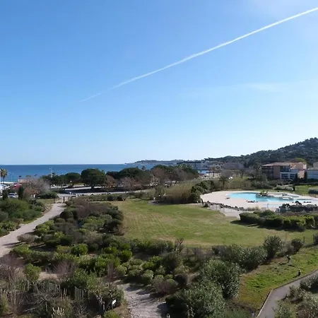 Gasbuss - Golfe De St-tropez - En Duplex Avec Piscine Et Acces Direct A La Appartamento