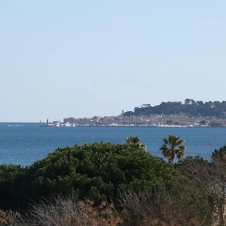 Gasbuss - Golfe De St-tropez - En Duplex Avec Piscine Et Acces Direct A La Appartamento Gassin